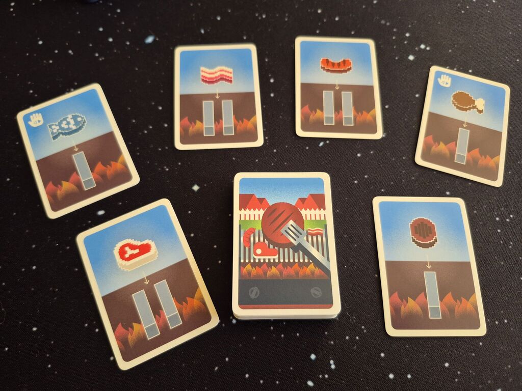 Karten mit Grillgut und Roststangen.