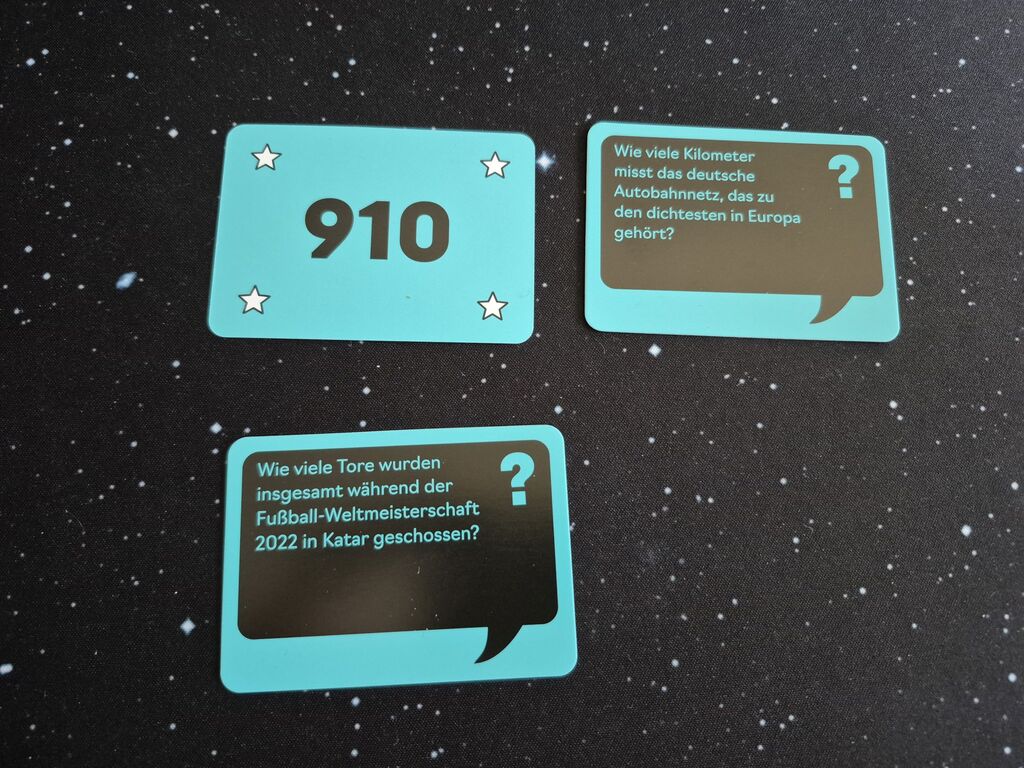 Drei Karten aus "Let's Schätz".