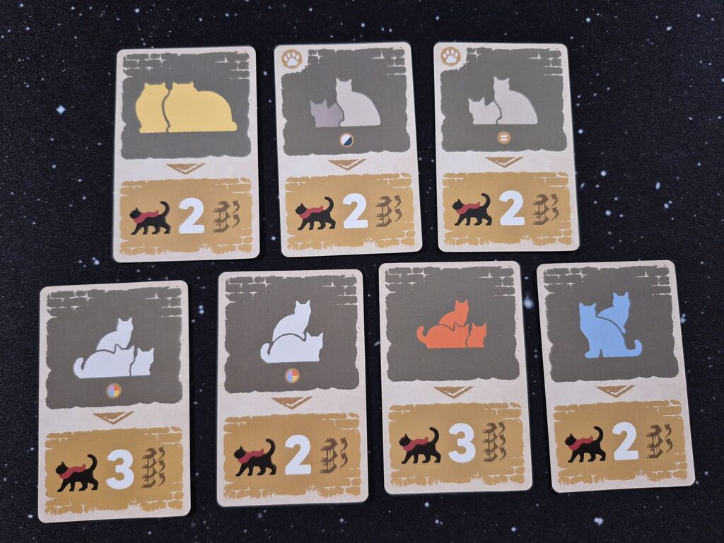 Karten mit Symbolen und Zahl.