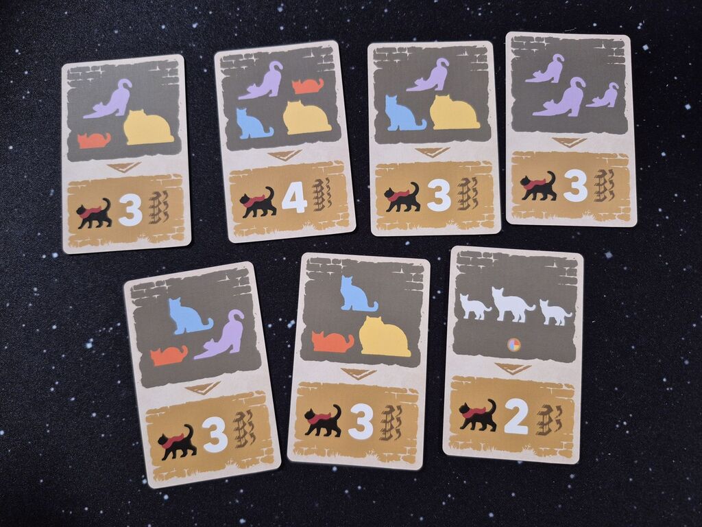 Karten mit Symbolen und Zahl.