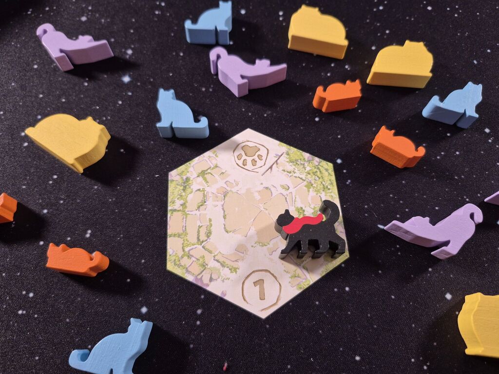 Katzenspielfiguren und der erste Turmboden.