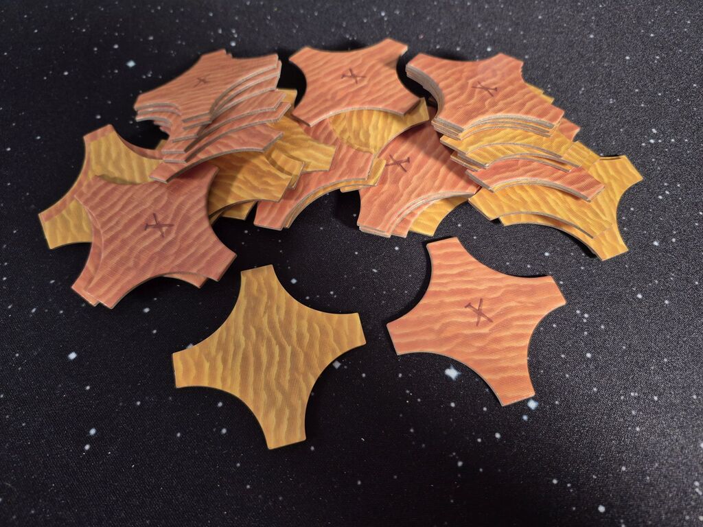 Helle und dunkle Sandplättchen.