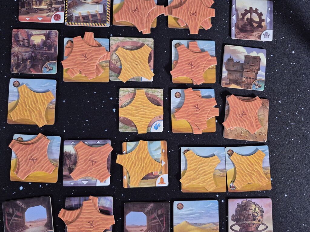Spielmaterial von "Forbidden Desert".