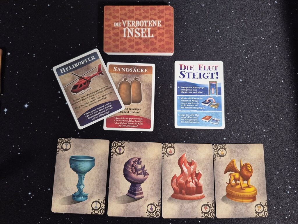 Karten mit Text und Symbolen.