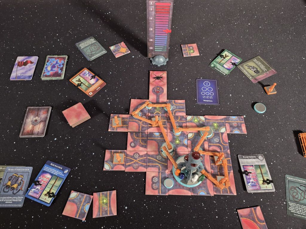 Spielmaterial von "Forbidden Sky".