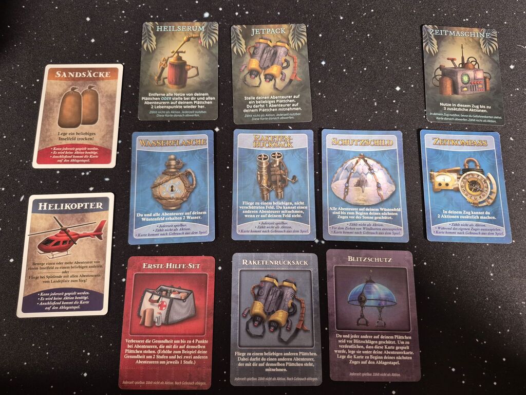 Karten aus allen Spielen der "Forbitten"-Reihe.