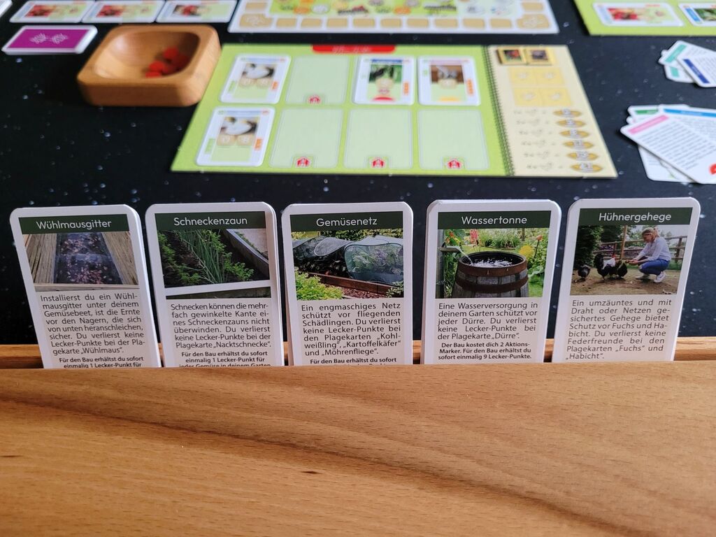 Karten mit Bild und viel Text.