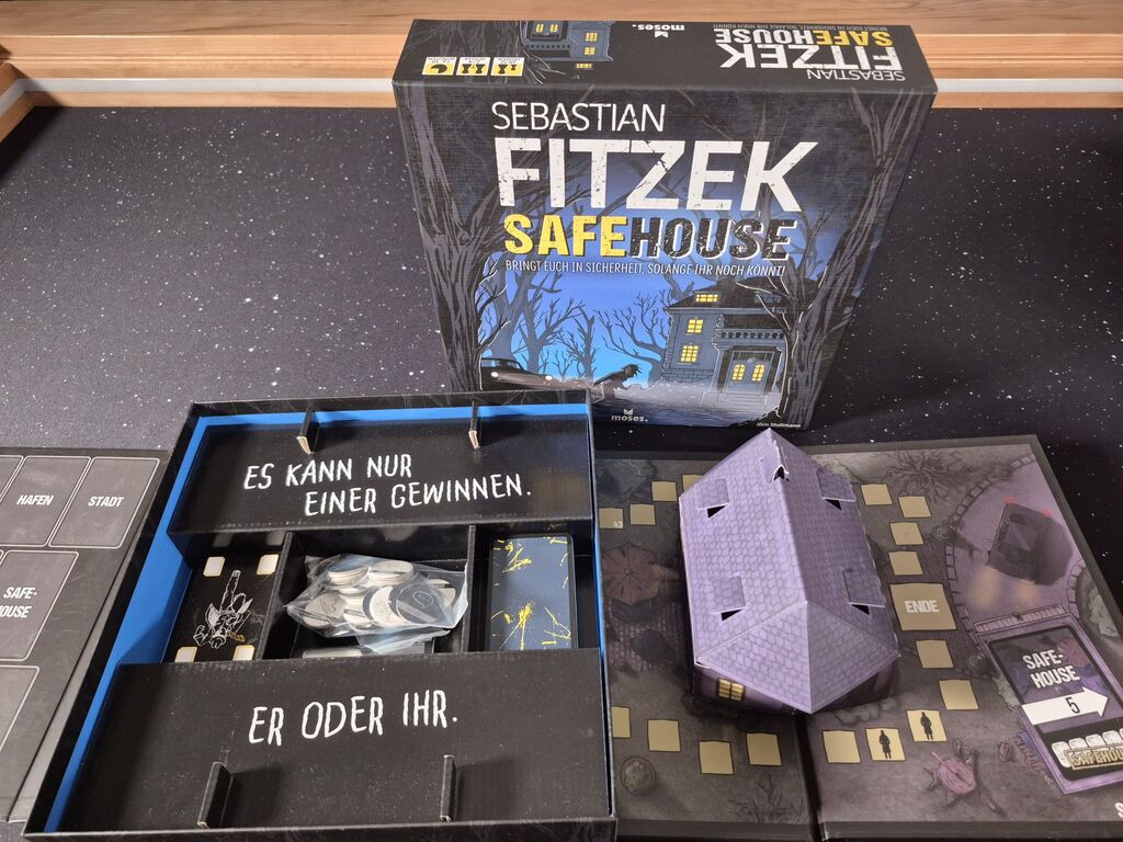 Das Cover und Spielmaterial von "Safehouse".