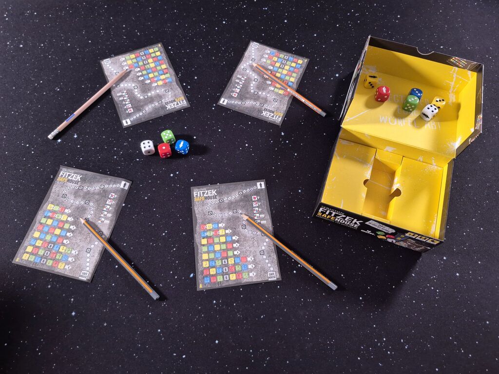 Das Spielmaterial von "Safehouse – das Würfelspiel"