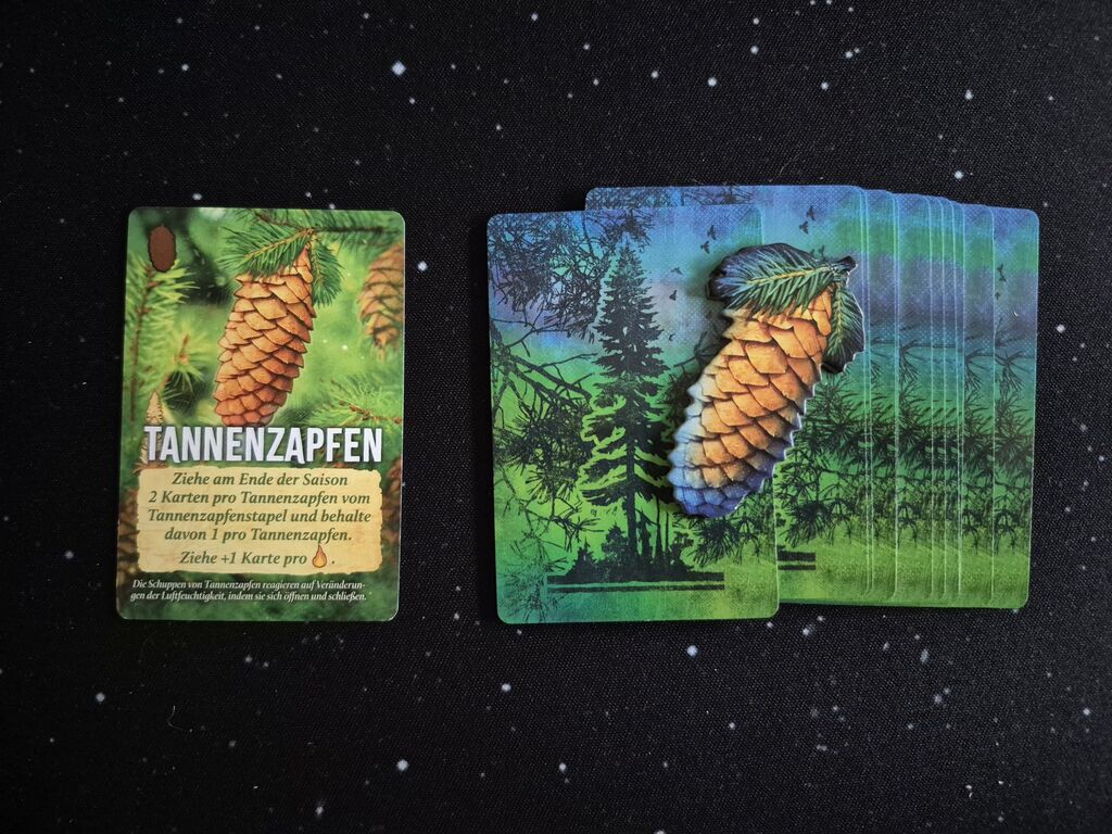 Karten mit Illustration, Text und Tannenzapfen und ein Tannenzapfenmarker.