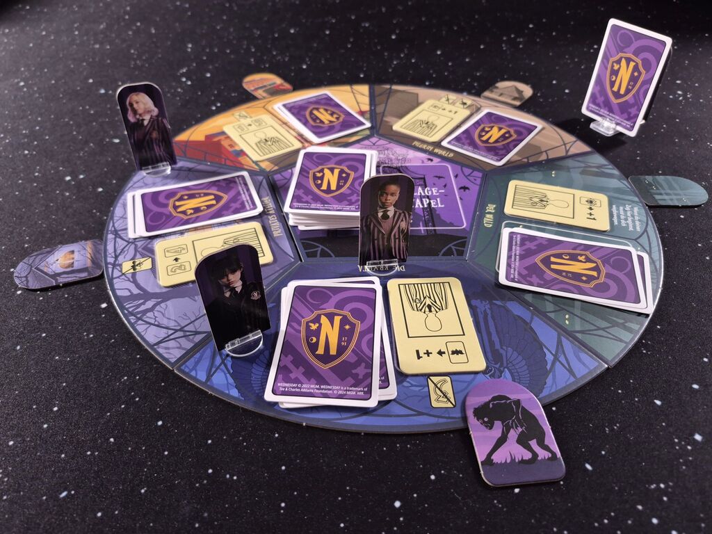 Spielplan, Karten, Spielfiguren.