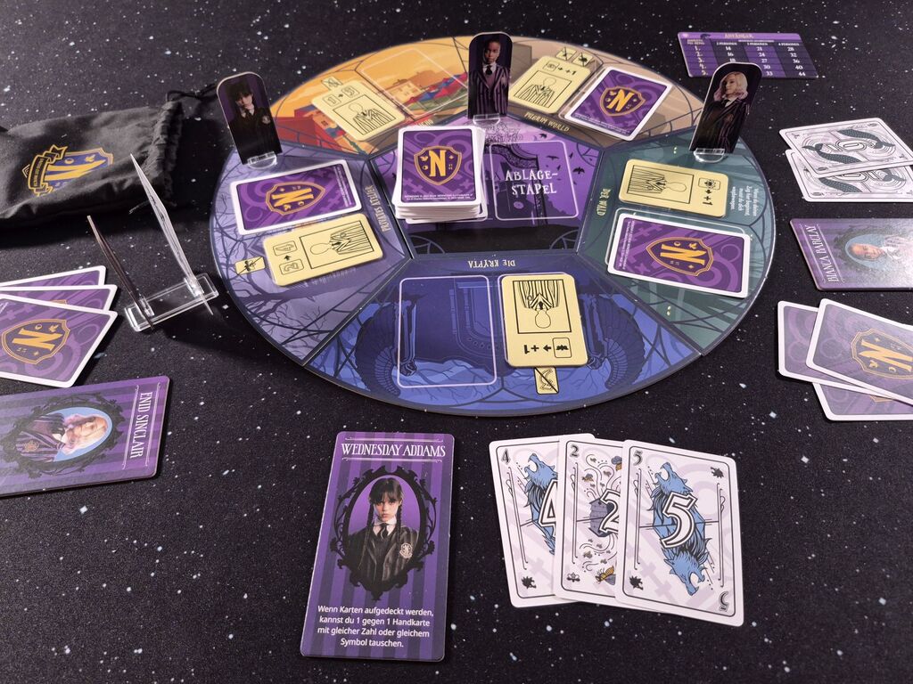 Spielmaterial von "Wednesday – Angriff des Hydes".