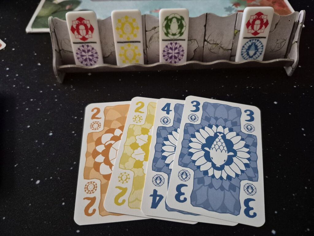 Karten und Spielsteine aus "Ananda".