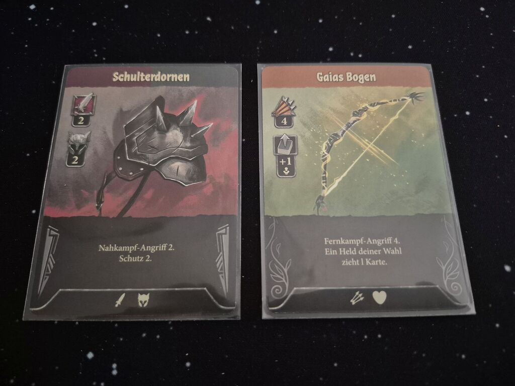 Karten mit Text, Illustration, Symbolen aus "Boss Fighters".