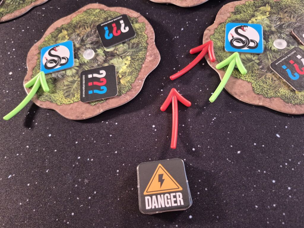 Spielmaterial von "Die drei ??? – Toteninsel".