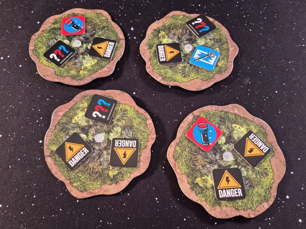 Plättchen auf vier Drehscheiben.