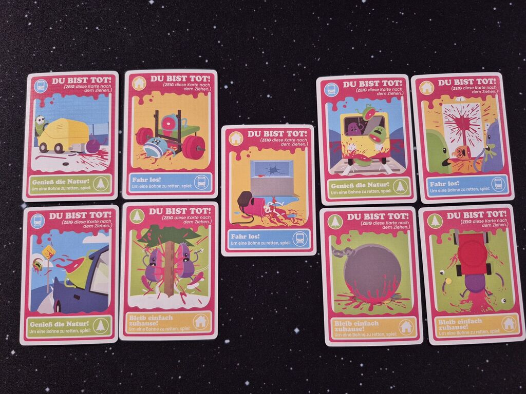 Karten mit fiesen Illustrationen, Text und Symbolen.