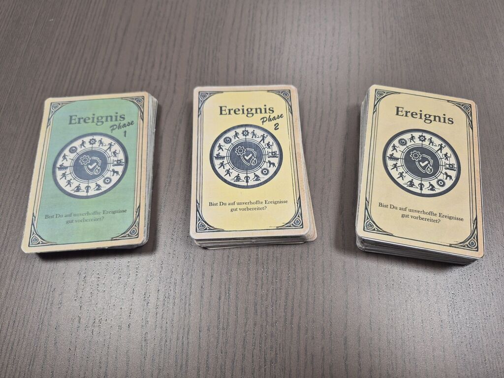 Drei Stapel Karten aus "Gründerzeit 1881".