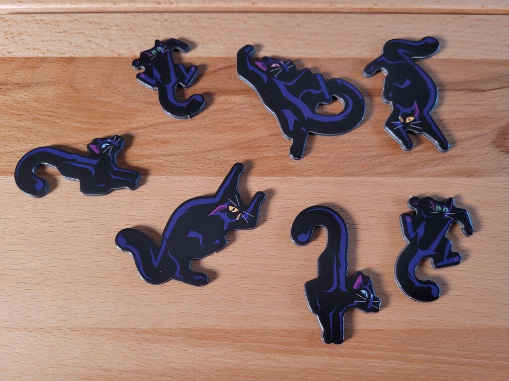 Verschieden geformte Katzenplättchen.