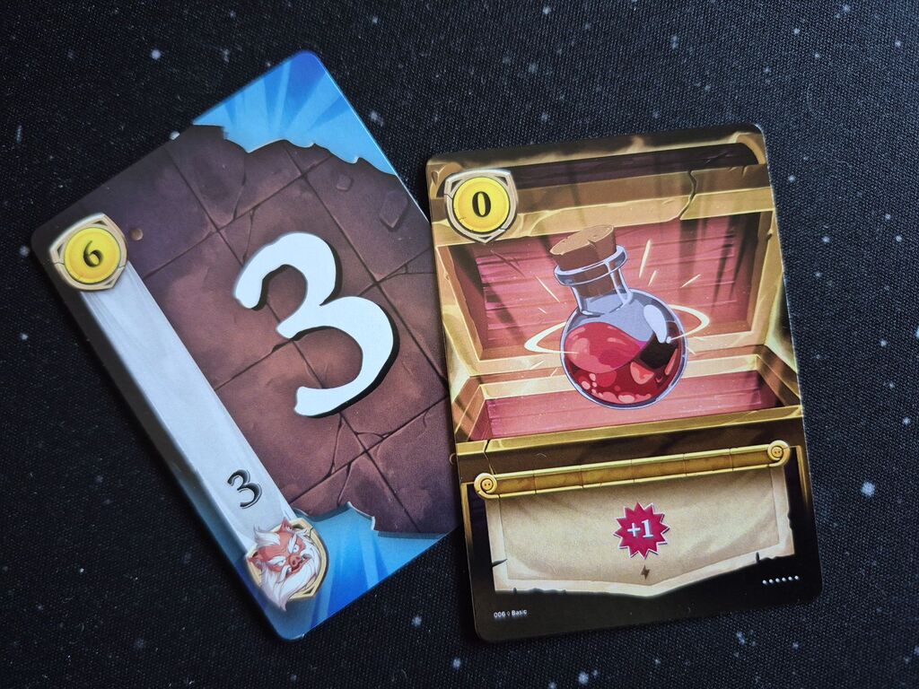 Zwei Karten mit Symbolen.