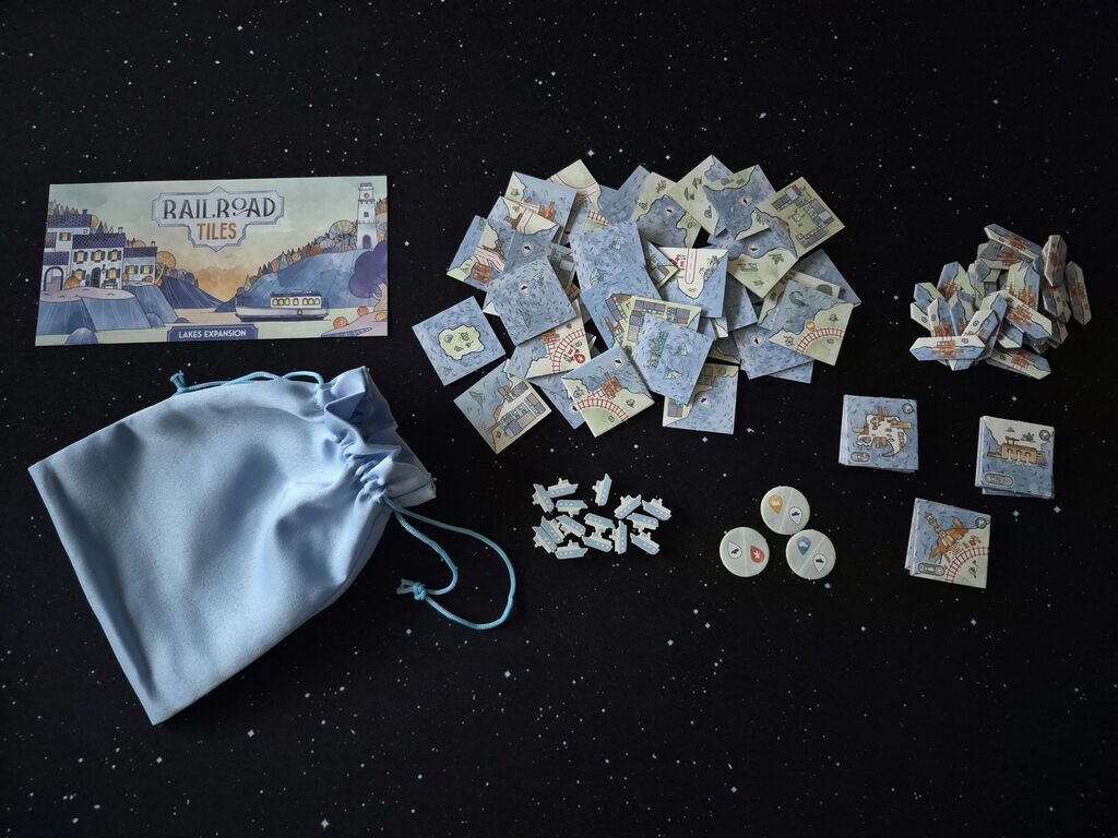 Spielmaterial der Seen-Erweiterung von "Railroad Tiles".