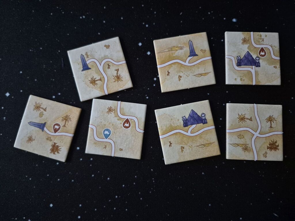 Plättchen mit Symbolen.