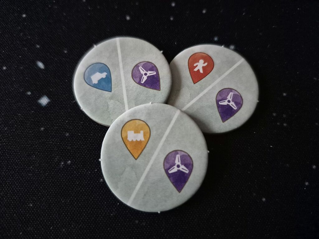 Drei Marker mit Symbolen.