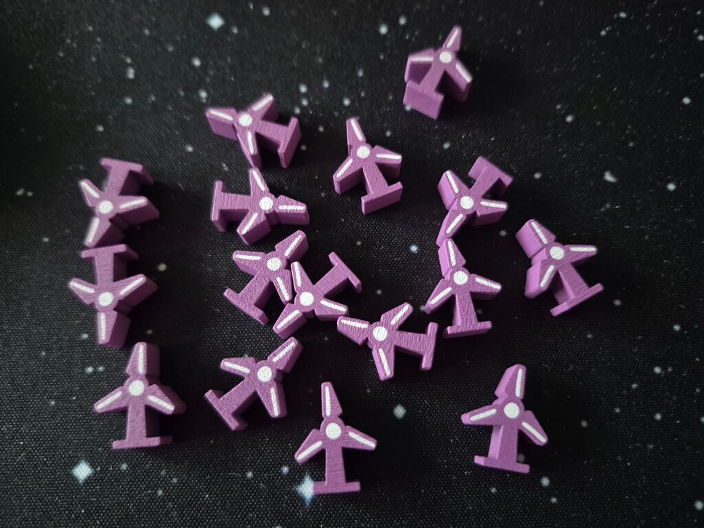 Kleine Holzwindräder aus der Energie-Erweiterung von "Railroad Tiles"