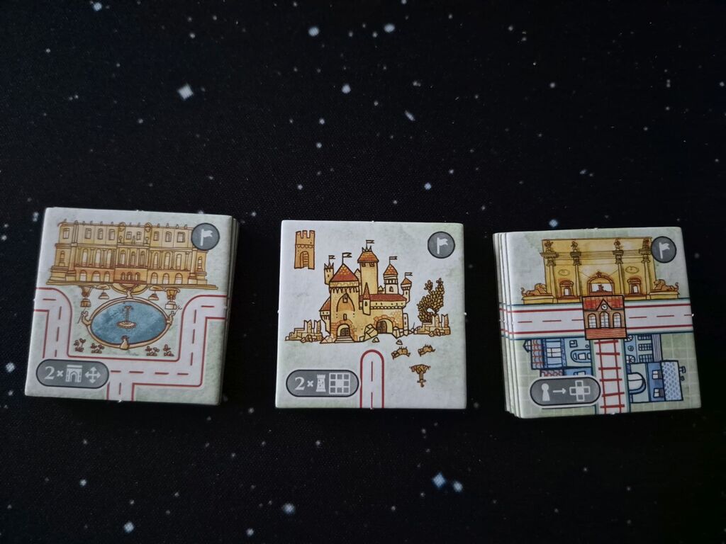 Drei Stapel Plättchen.