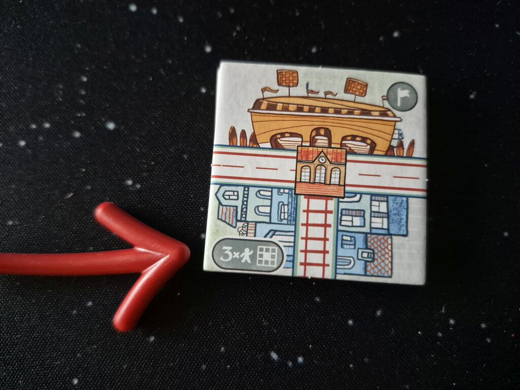 Ein Plättchen, ein Pfeil zeigt auf ein Symbol.