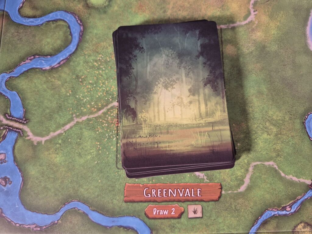 Kartenstapel auf Spielplan.