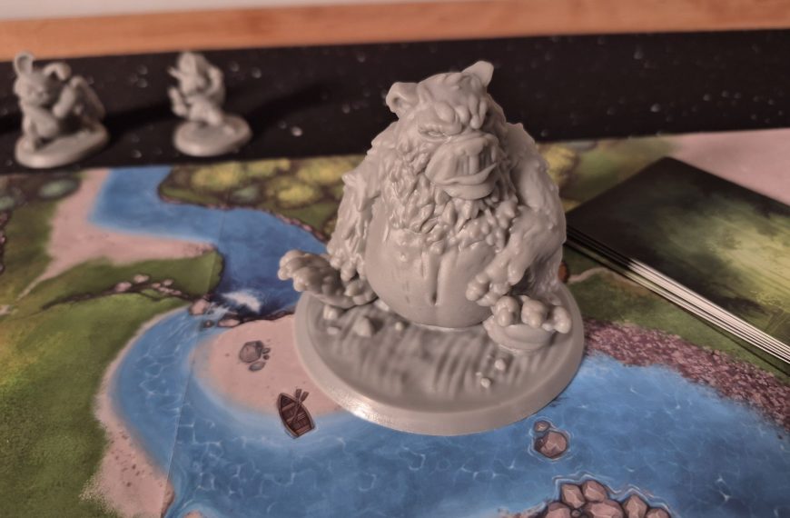 Große Bärenspielfigur.