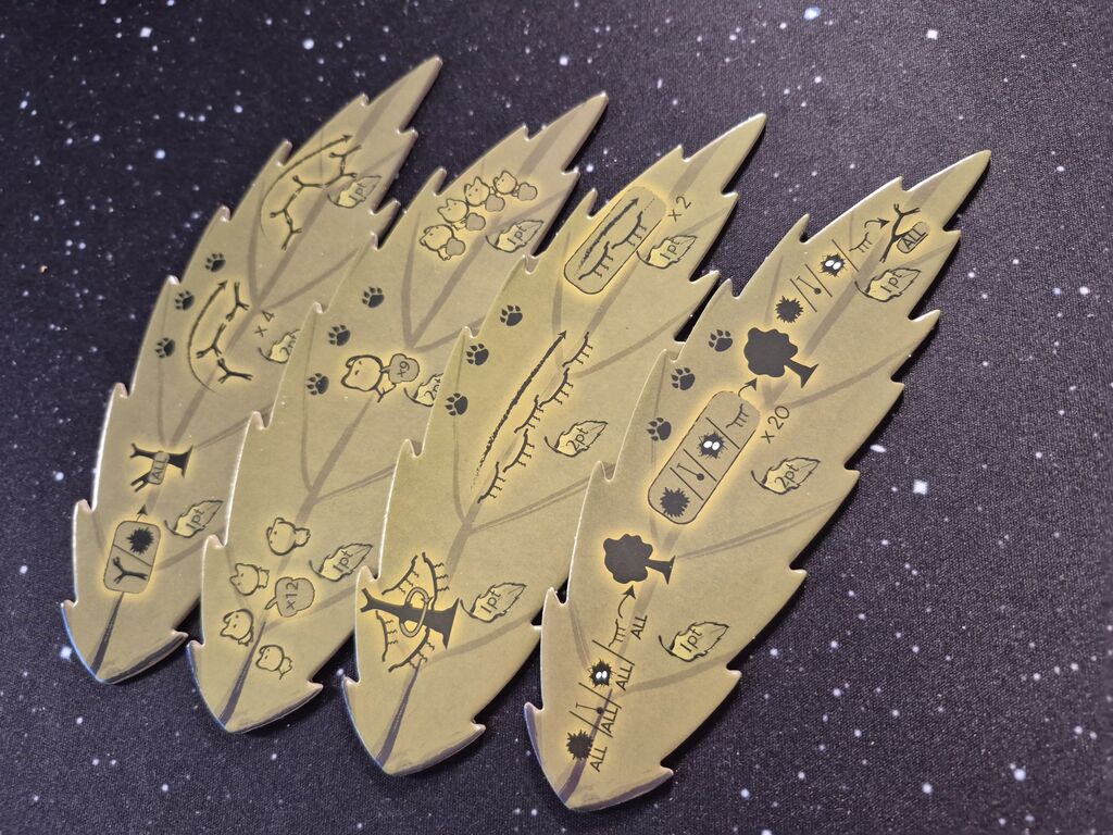Blattförmige Plättchen mit Symbolen aus "Tales of Kunugi".