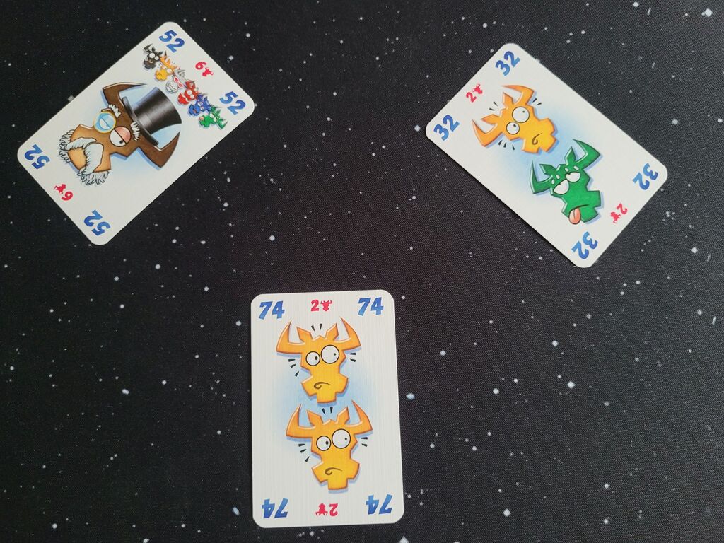 Drei Karten.