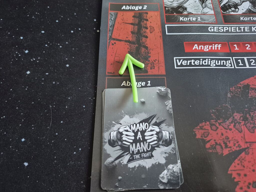 Kartenstapel auf Spielplanteil.