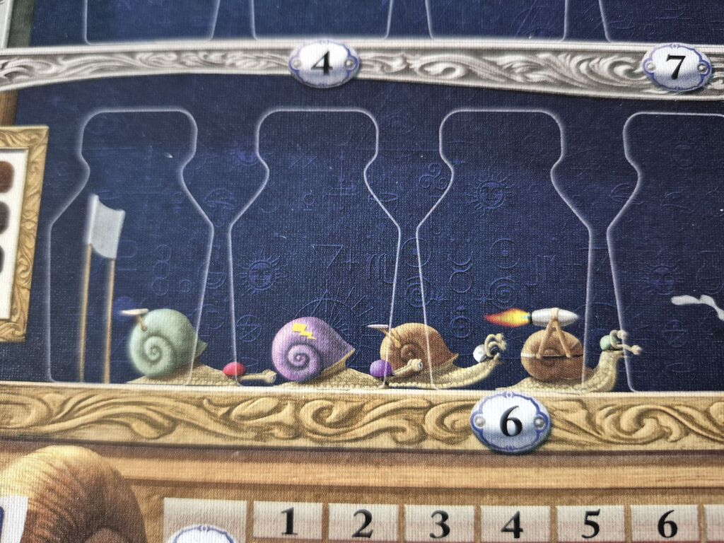 Spielplanausschnitt mit rennenden Schnecken.