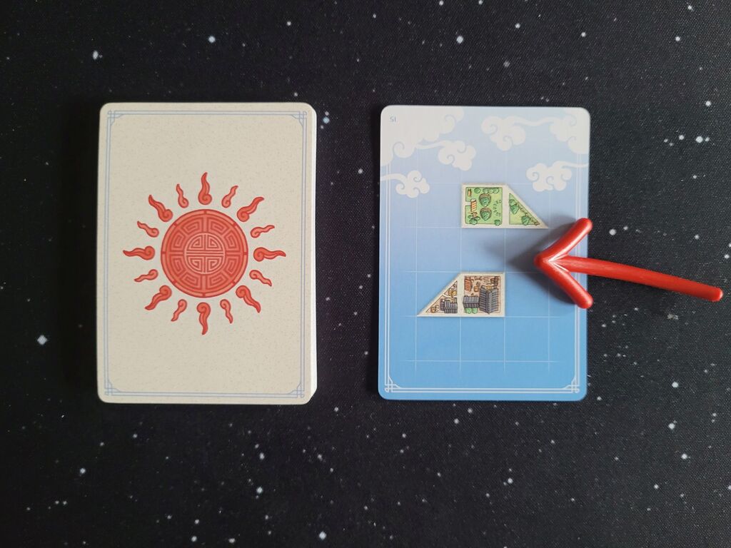 Verdeckter Kartenstapel, eine Karte aufgedeckt mit Plättchenform.