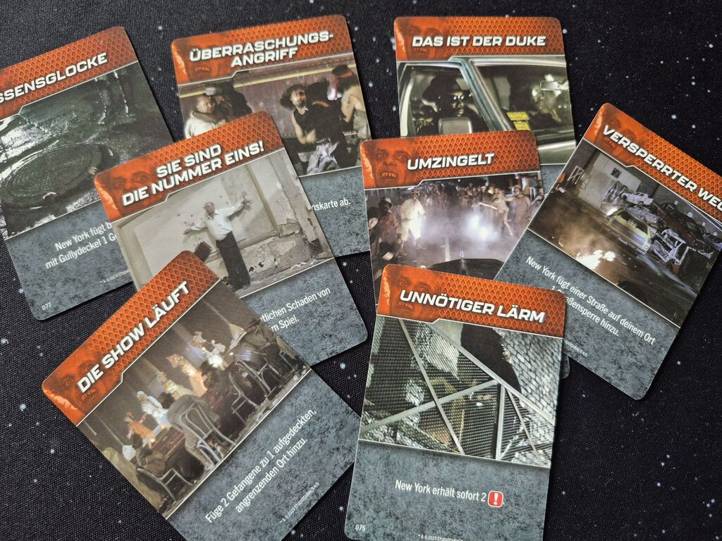 Karten mit Text und Fotos aus "Die Klapperschlange".