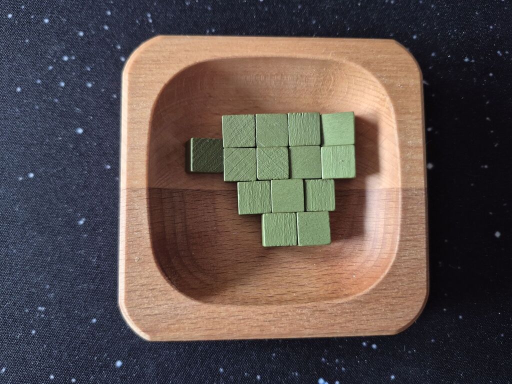 Grüne Holzwürfel.