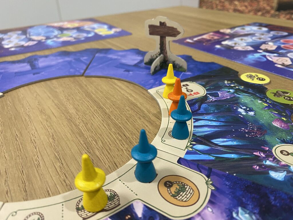 Spielfiguren auf dem Spielplan von "Elixirus".