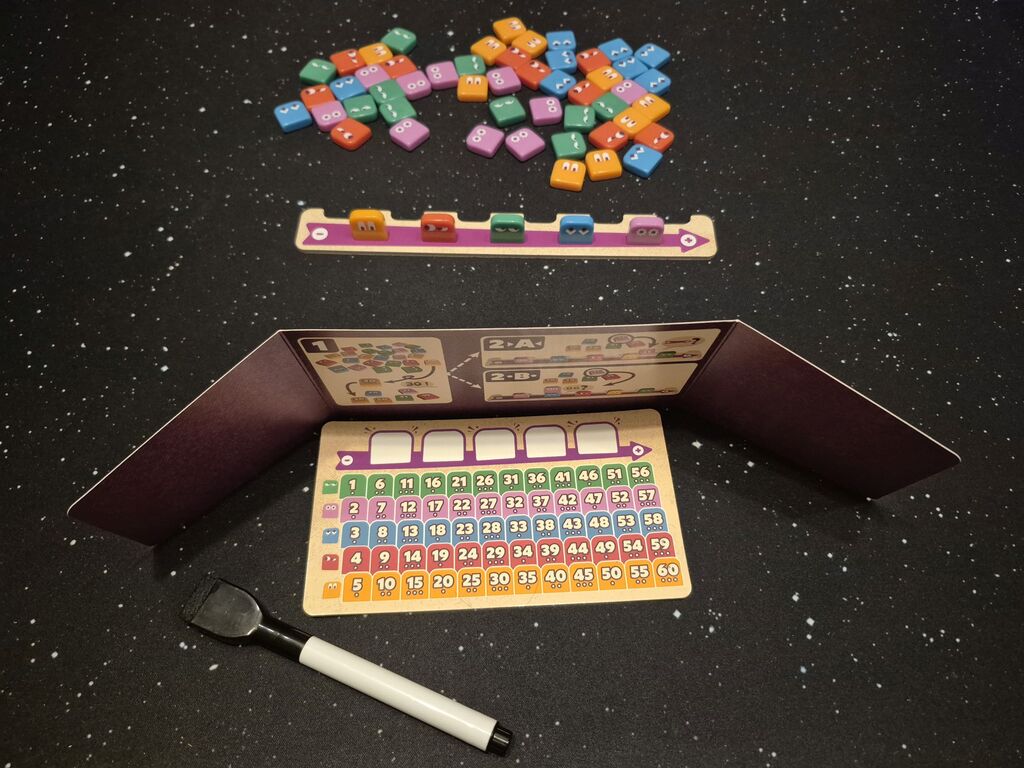 Spielsteine, Leiste mit Spielsteinen, Sichtschirm, Zahlentableau, Stift.