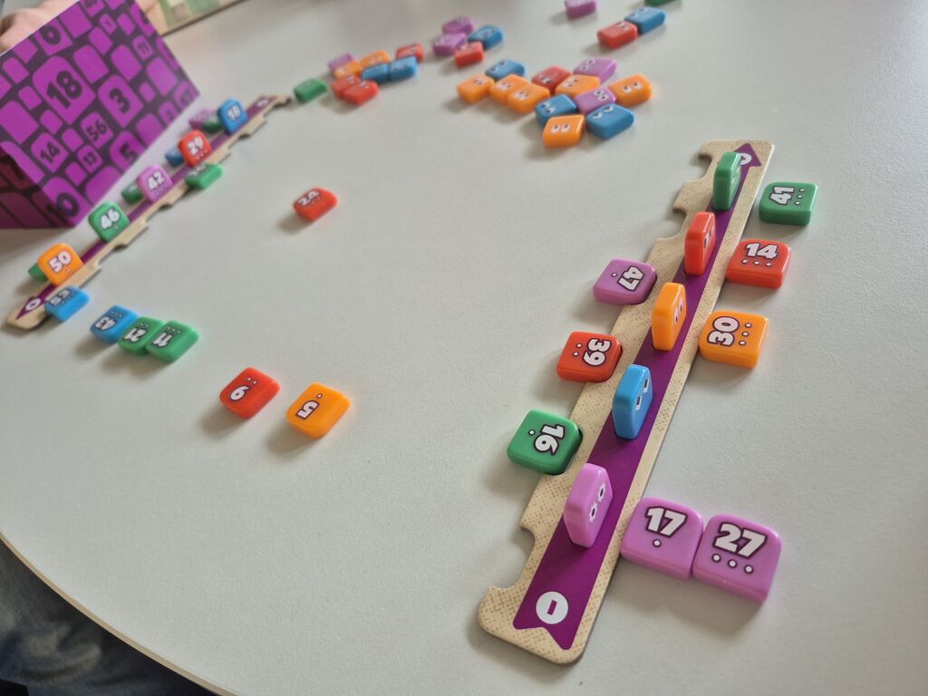 Spielsteine mit Leiste aus "Got Five!".