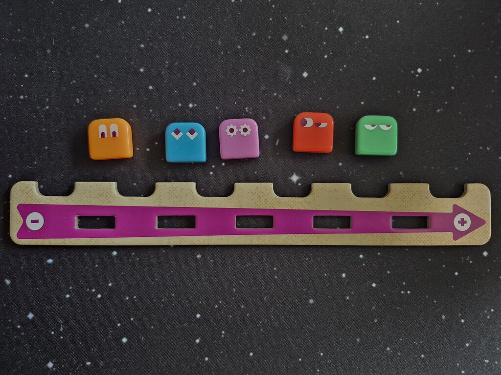Fünf Spielsteine, Sortierleiste.