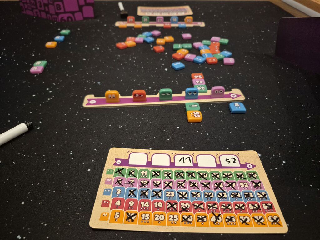 Spielmaterial im Spielverlauf von "Got Five!".