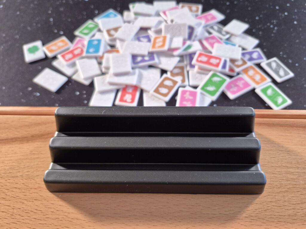 Scrabble-artiges Bänkchen für Spielsteine.