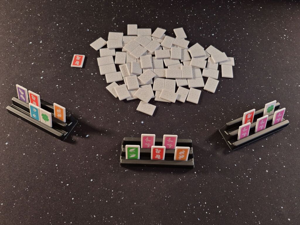 Spielmaterial aufgebaut.