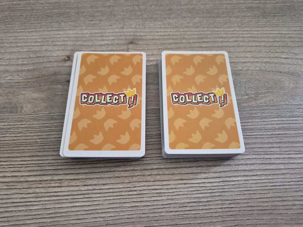 Zwei Kartenstapel mit "Collect!" auf der Rückseite.