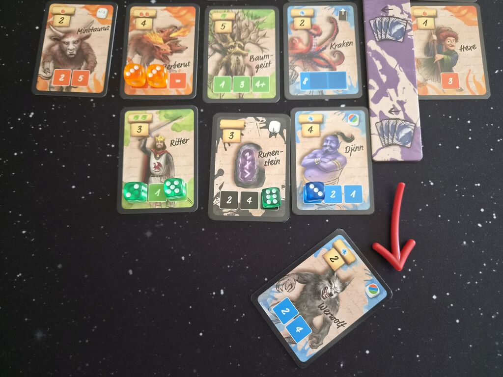 Karten mit bunten Illustrationen, Symbolen, Zahlen.