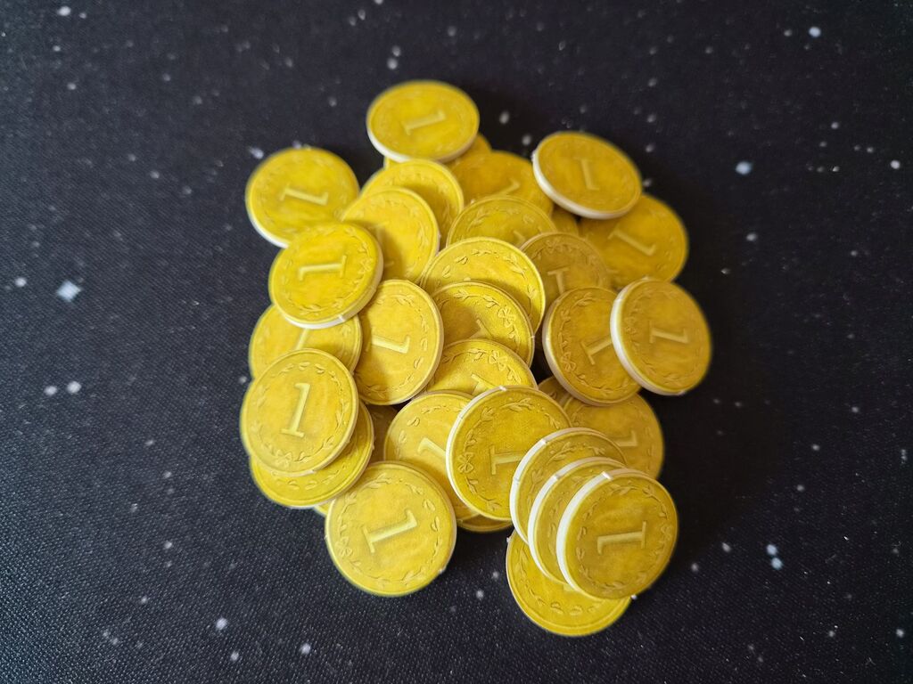 Ein Haufen Münzen aus Karton.