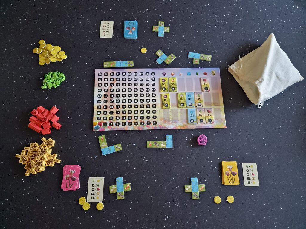 Spielmaterial im Spielaufbau.